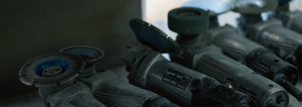 溶岩を切るためのディスクサンダー