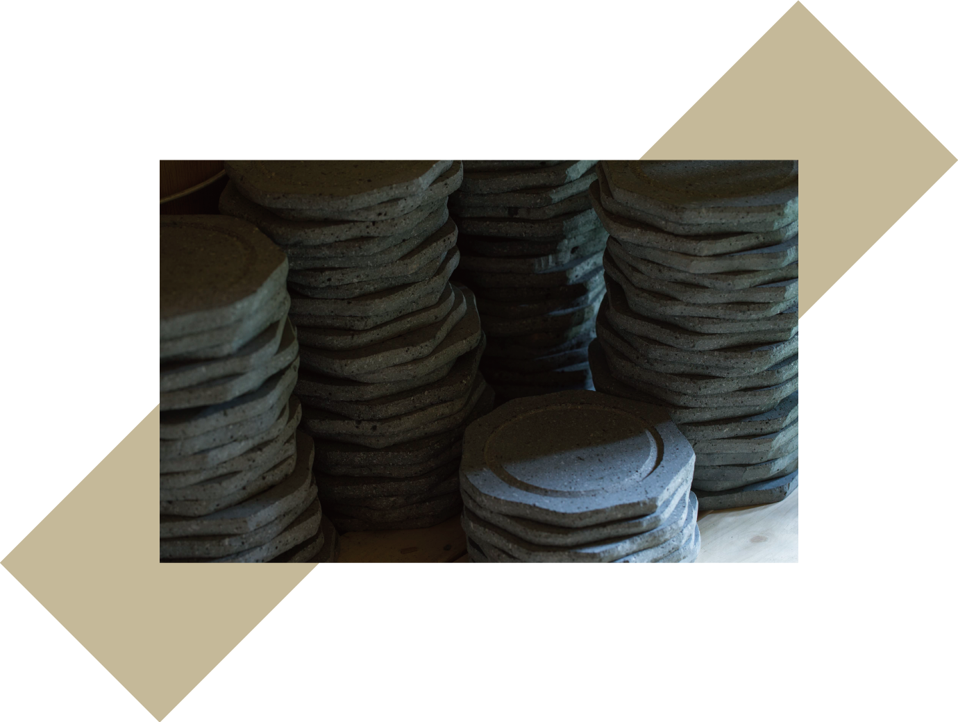 重ねられた溶岩プレート